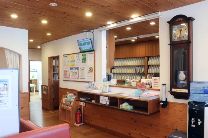 入ってすぐ右手にある受付