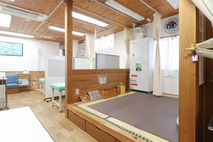 処置室内の畳スペース